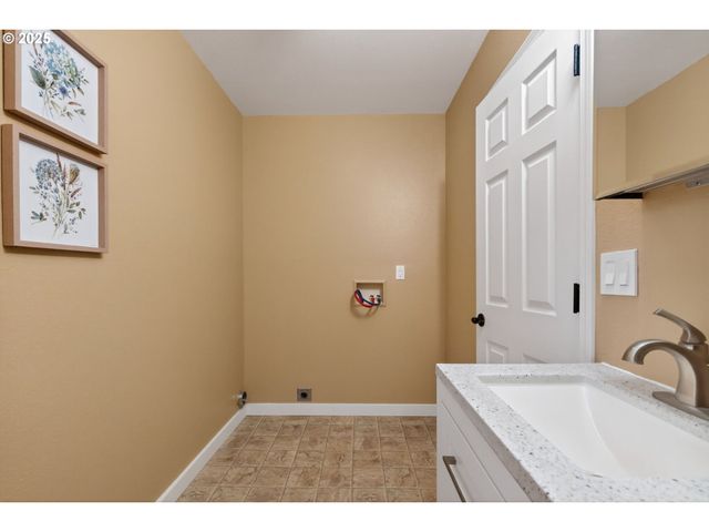 17928 ROYAL Ct, Lake Oswego, OR 97035