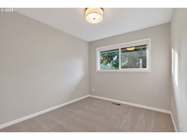 17928 ROYAL Ct, Lake Oswego, OR 97035