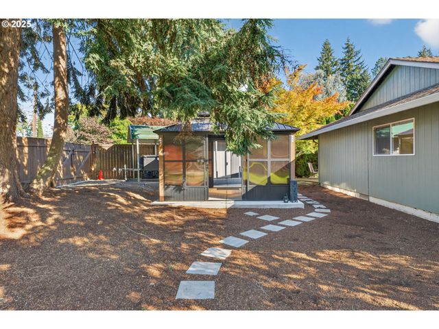 17928 ROYAL Ct, Lake Oswego, OR 97035
