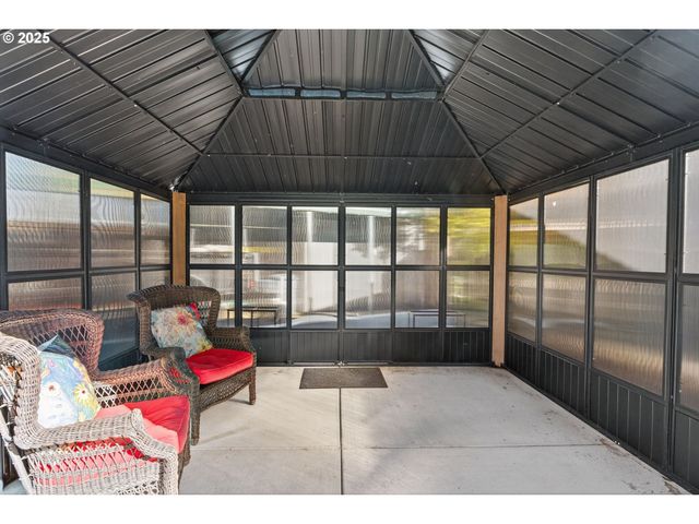 17928 ROYAL Ct, Lake Oswego, OR 97035