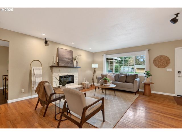 17928 ROYAL Ct, Lake Oswego, OR 97035
