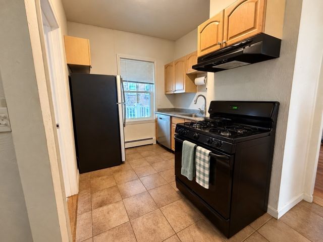 7 Murray Ct 2, Boston, MA 02128