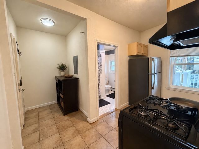 7 Murray Ct 2, Boston, MA 02128