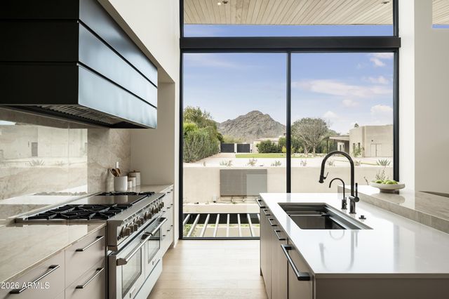 7545 N MOCKINGBIRD Lane, Paradise Valley, AZ 85253