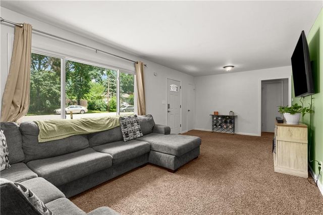 2522 Queen Ridge Drive, Independence, MO 64055