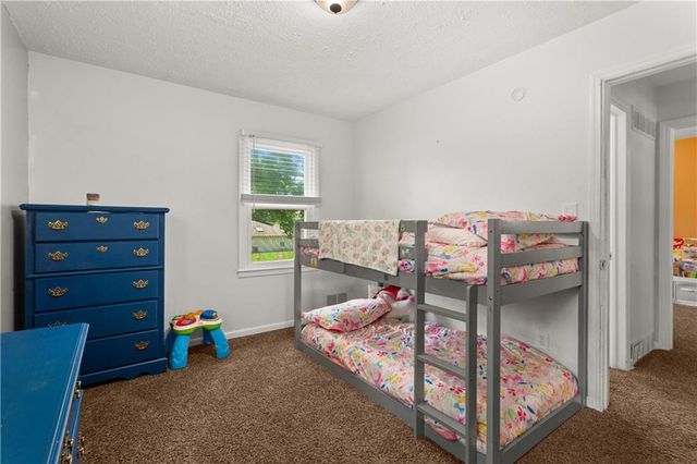 2522 Queen Ridge Drive, Independence, MO 64055