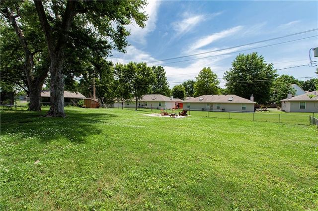 2522 Queen Ridge Drive, Independence, MO 64055