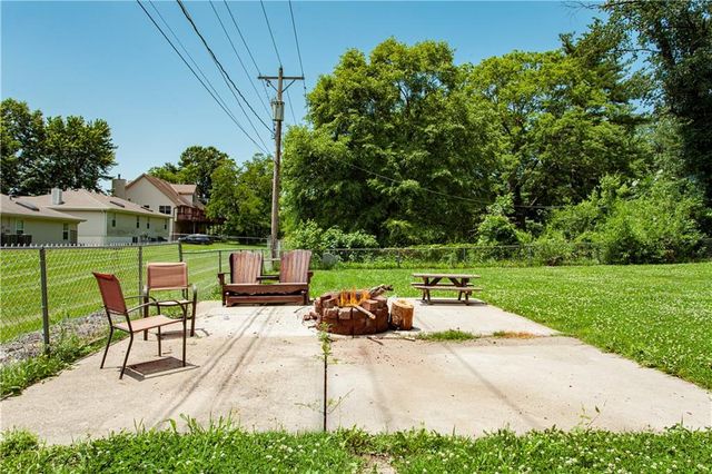 2522 Queen Ridge Drive, Independence, MO 64055