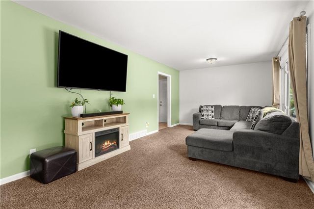 2522 Queen Ridge Drive, Independence, MO 64055