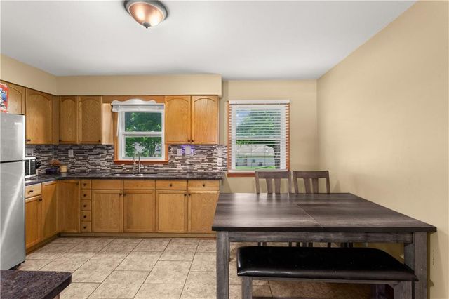 2522 Queen Ridge Drive, Independence, MO 64055