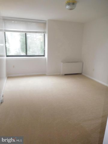 4390 LORCOM LN #512, Arlington, VA 22207