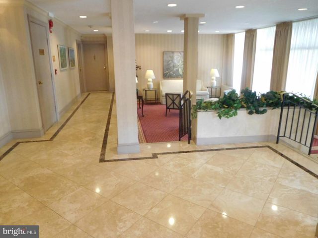 4390 LORCOM LN #512, Arlington, VA 22207