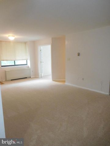 4390 LORCOM LN #512, Arlington, VA 22207