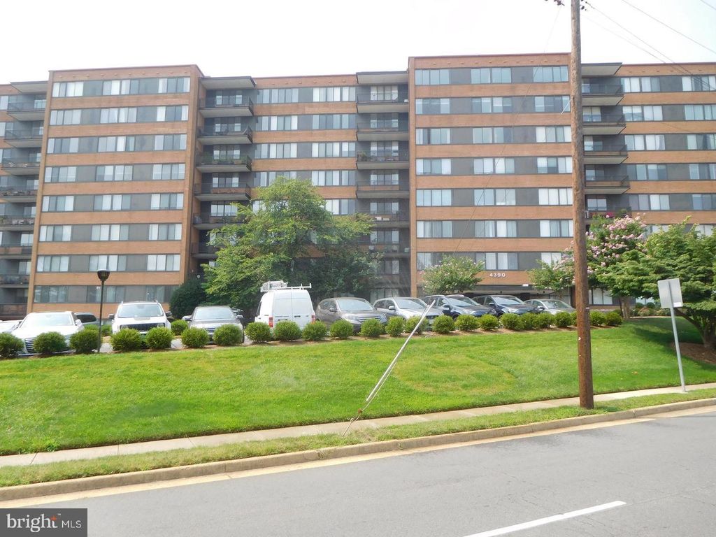 4390 LORCOM LN #512, Arlington, VA 22207