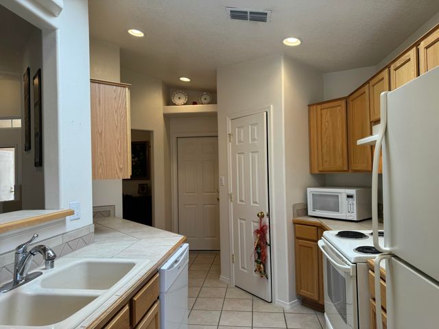 10300 Docena Place NW, Albuquerque, NM 87114