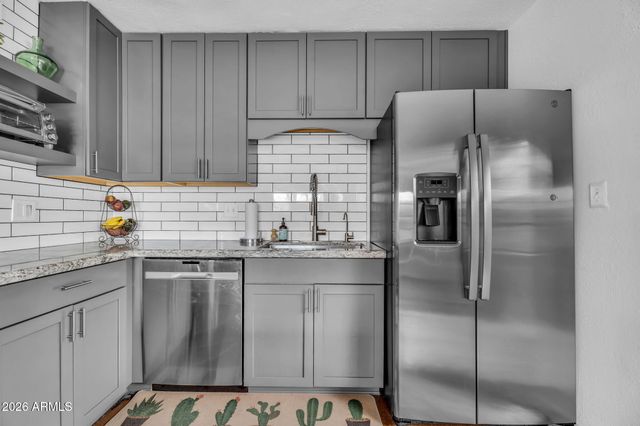 8335 E WELDON Avenue, Scottsdale, AZ 85251