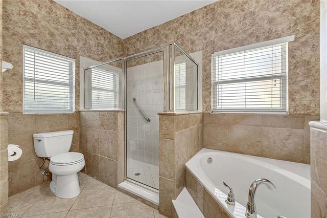 104 Glen Eagle CIR, Naples, FL 34104