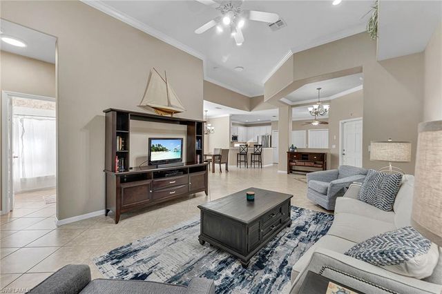 104 Glen Eagle CIR, Naples, FL 34104