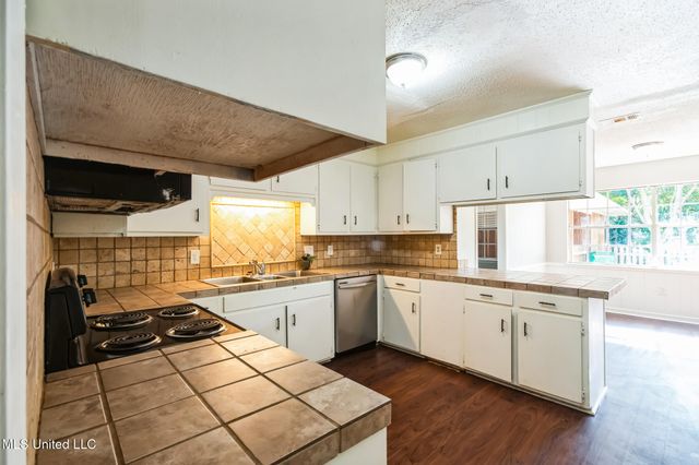 102 Friars Cove, Clinton, MS 39056