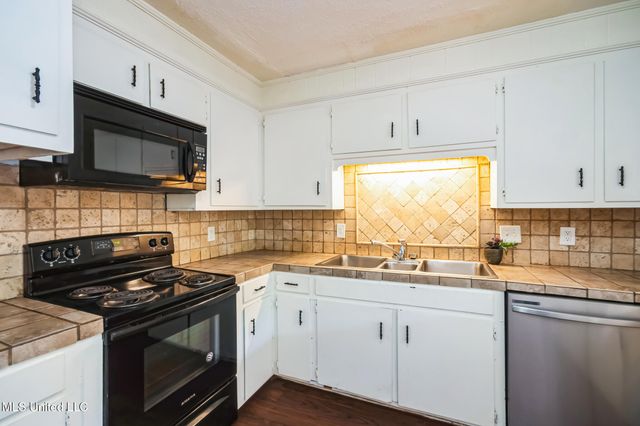 102 Friars Cove, Clinton, MS 39056