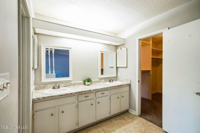 102 Friars Cove, Clinton, MS 39056