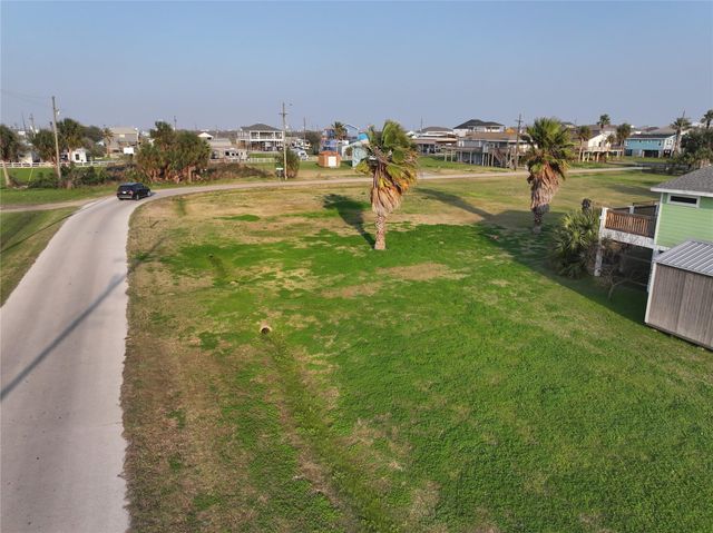 1354 Skyline Drive, Crystal Beach, TX 77650