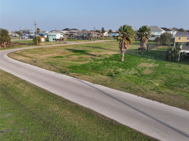 1354 Skyline Drive, Crystal Beach, TX 77650