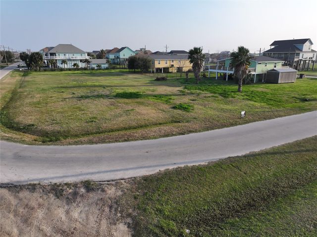 1354 Skyline Drive, Crystal Beach, TX 77650
