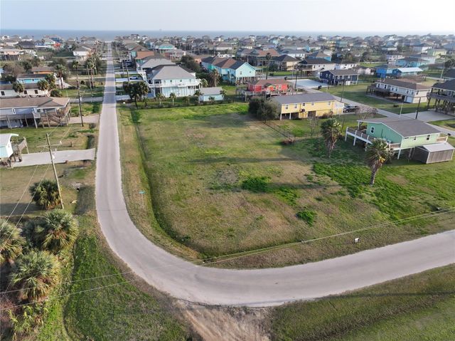 1354 Skyline Drive, Crystal Beach, TX 77650