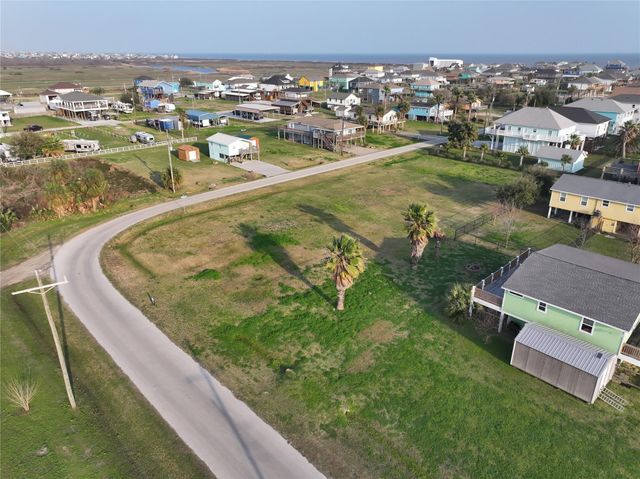 1354 Skyline Drive, Crystal Beach, TX 77650