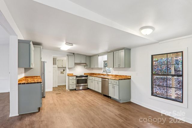 53 Woodscape Drive, Mills River, NC 28759