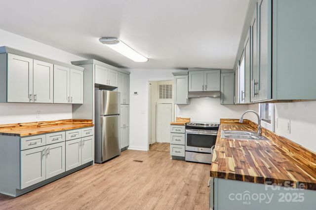 53 Woodscape Drive, Mills River, NC 28759