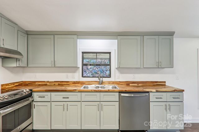 53 Woodscape Drive, Mills River, NC 28759