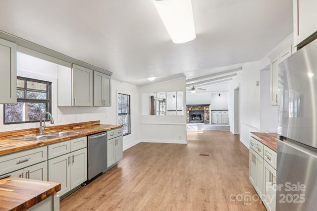 53 Woodscape Drive, Mills River, NC 28759