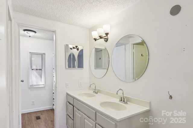 53 Woodscape Drive, Mills River, NC 28759