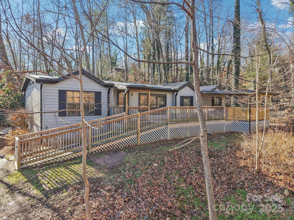 53 Woodscape Drive, Mills River, NC 28759