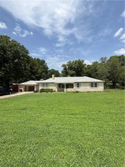 1918 W Wedington Drive, Fayetteville, AR 72701