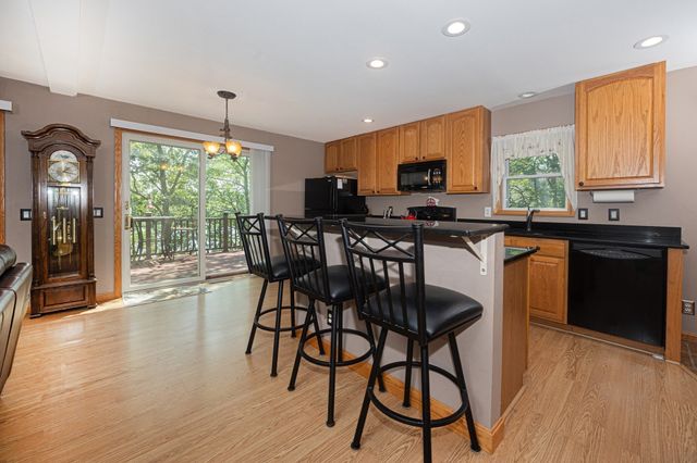 42 Lakeview Blvd, Plymouth, MA 02360