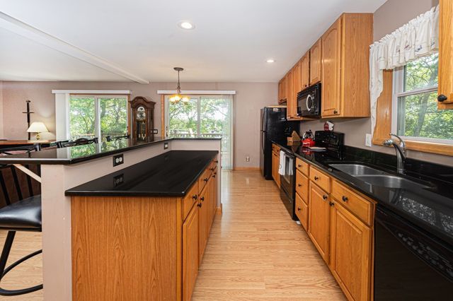 42 Lakeview Blvd, Plymouth, MA 02360