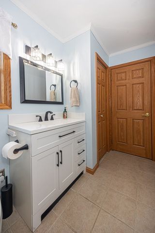 42 Lakeview Blvd, Plymouth, MA 02360