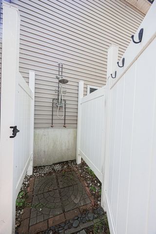 42 Lakeview Blvd, Plymouth, MA 02360