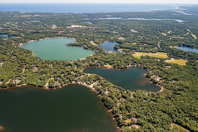 42 Lakeview Blvd, Plymouth, MA 02360