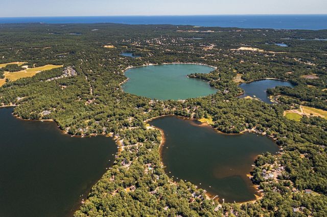 42 Lakeview Blvd, Plymouth, MA 02360