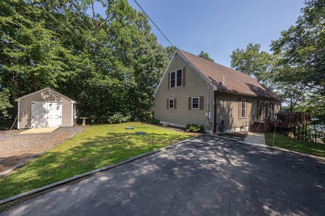 42 Lakeview Blvd, Plymouth, MA 02360