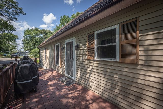 42 Lakeview Blvd, Plymouth, MA 02360