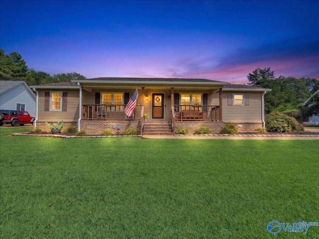 18692 Sulphur Creek Drive, Elkmont, AL 35620