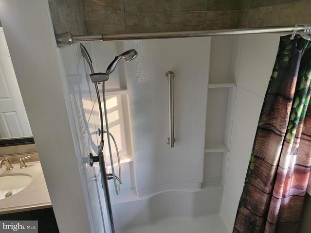 1639 PERKINS LANE, Beverly, NJ 08010