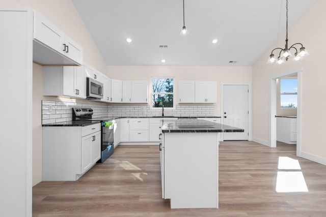 14765 E Whitetail Lane E, Stockton, MO 65785