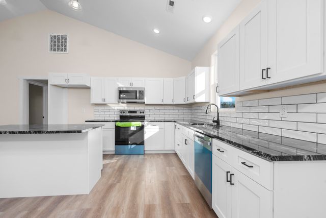 14765 E Whitetail Lane E, Stockton, MO 65785