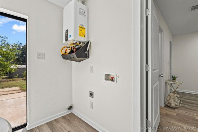 110 E Main, Achille, OK 74720